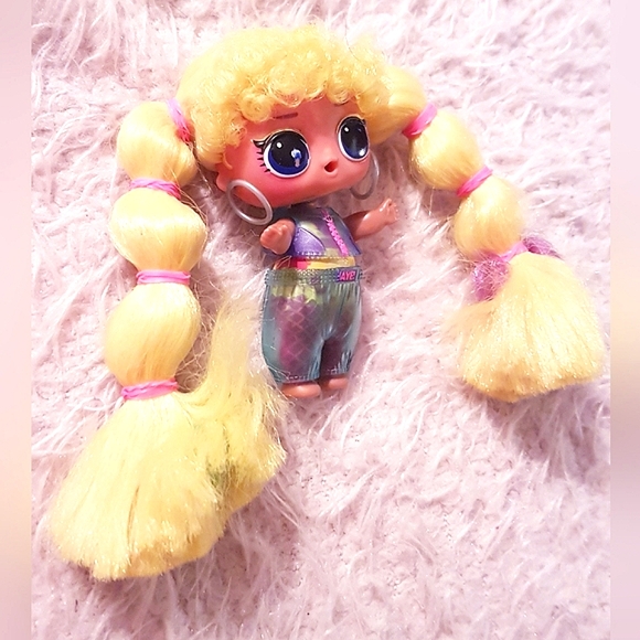 L.O.L Surprise! Remix Hip Hop Club Nae Nae Doll Hair Flip Tots Lil Outrageous - Picture 4 of 10